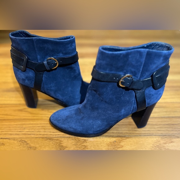 Jimmy Choo 8.5 ankle boots in navy blue suede with buckle details. Jeweled Logo - Picture 6 of 9
